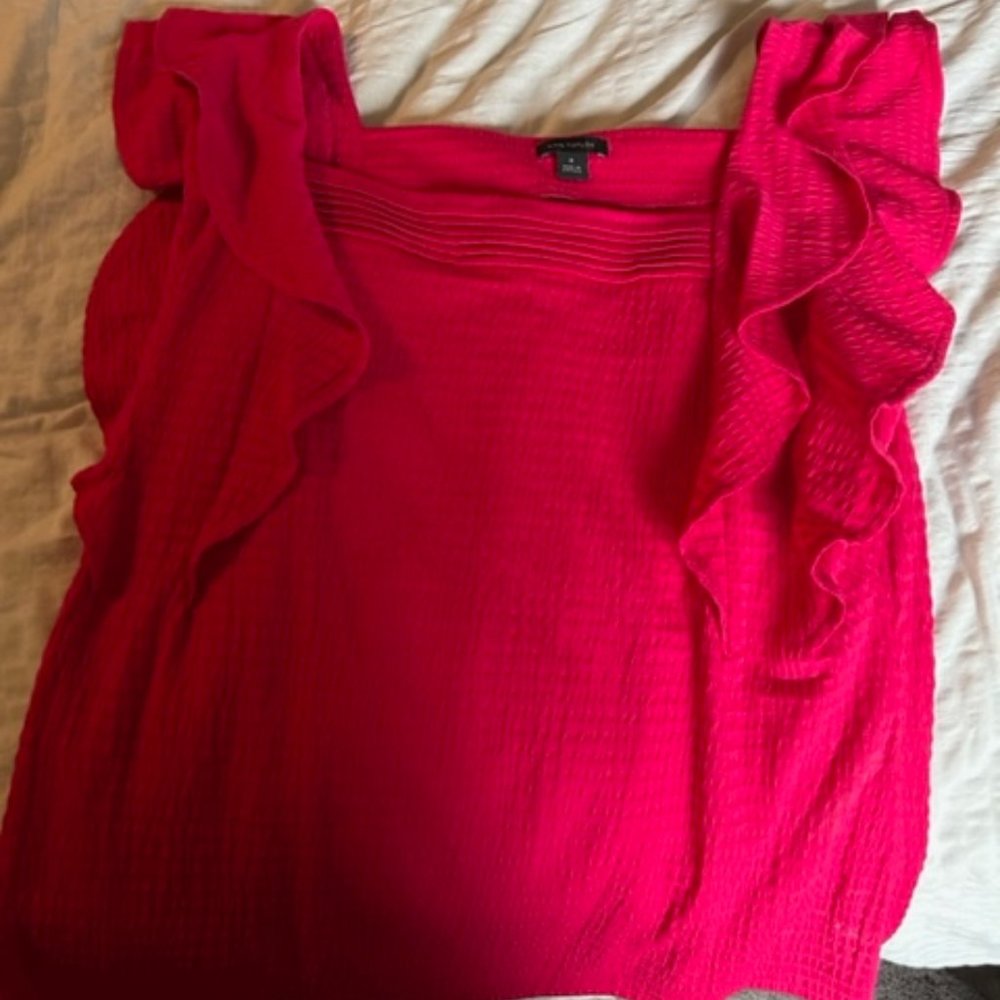 Ann Taylor Medium Top- Excellent condition